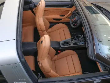 Porsche 992 911 Targa 4S Burmester Lift