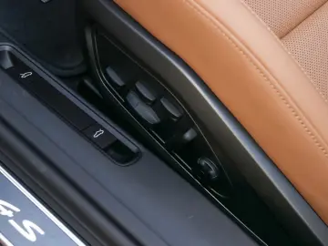 Porsche 992 911 Targa 4S Burmester Lift