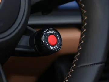 Porsche 992 911 Targa 4S Burmester Lift