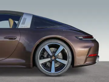 Porsche 992 911 Targa 4S Burmester Lift