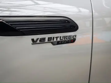 Mercedes Benz SL63 AMG Performance Sets FULL Carbon