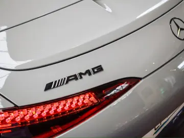 Mercedes Benz SL63 AMG Performance Sets FULL Carbon