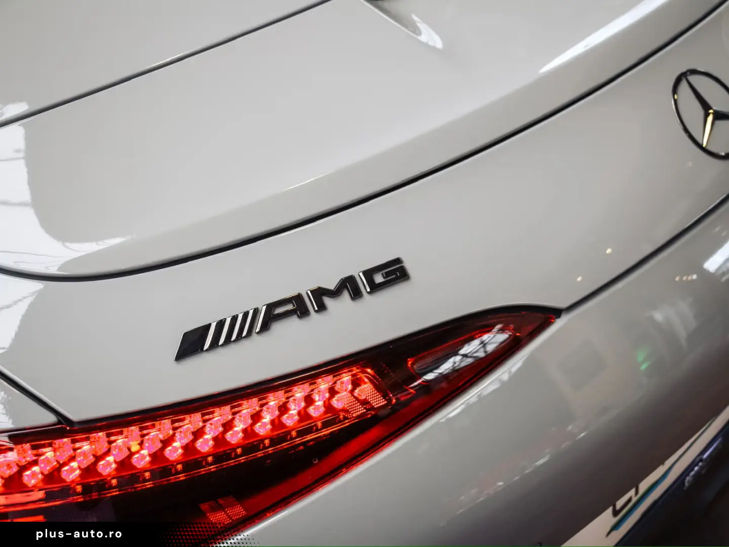 Mercedes Benz SL63 AMG Performance Sets FULL Carbon