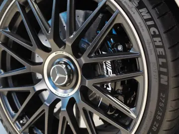 Mercedes-Benz SL 63 AMG Golden Coast 1 of 100 NEU