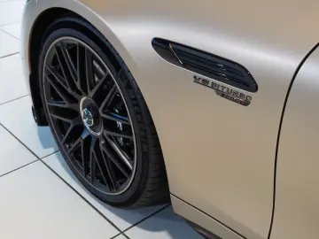 Mercedes-Benz SL 63 AMG Golden Coast 1 of 100 NEU