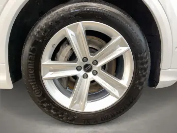 AUDI Q8 55 TFSI e quattro tiptronic S line 360 ACC