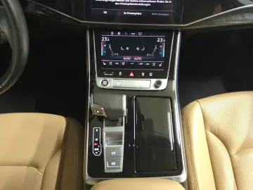 AUDI Q8 50 TDI quat tiptronic S line LUFTFED AHK LED