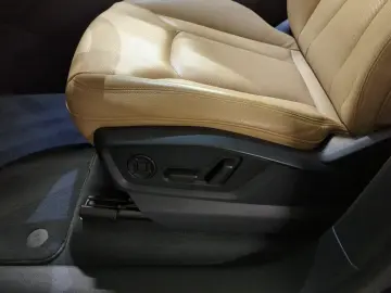 AUDI Q8 50 TDI quat tiptronic S line LUFTFED AHK LED