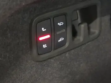 AUDI Q8 50 TDI quat tiptronic S line LUFTFED AHK LED