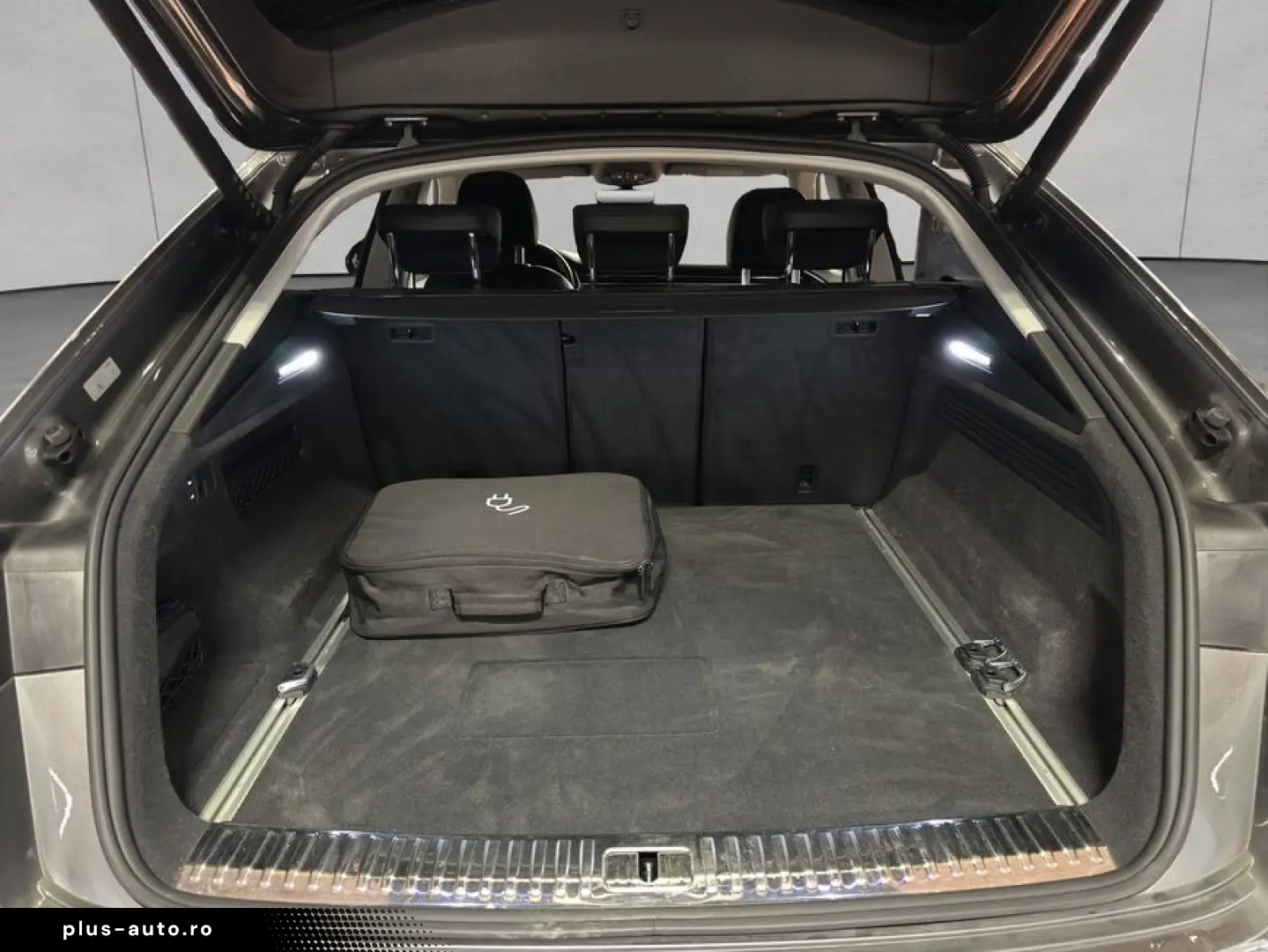 AUDI Q8 55 TFSIe quattro tiptronic