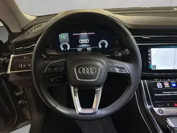 AUDI Q8 55 TFSIe quattro tiptronic
