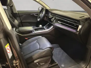 AUDI Q8 55 TFSIe quattro tiptronic