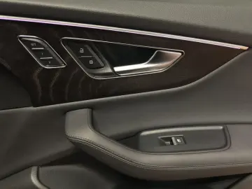 AUDI Q8 55 TFSIe quattro tiptronic