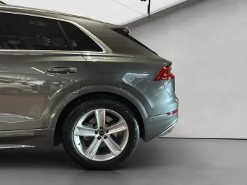 AUDI Q8 55 TFSIe quattro tiptronic