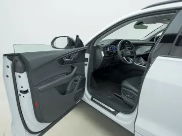 AUDI Q8 55 TFSI e S-TRO QUA MATRIX HUD B&O LUFT AHK
