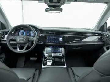 AUDI Q8 55 TFSI e S-TRO QUA MATRIX HUD B&O LUFT AHK
