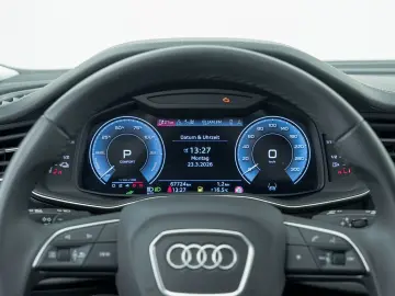 AUDI Q8 55 TFSI e S-TRO QUA MATRIX HUD B&O LUFT AHK