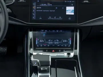 AUDI Q8 55 TFSI e S-TRO QUA MATRIX HUD B&O LUFT AHK