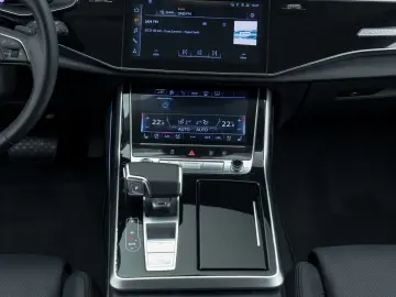 AUDI Q8 55 TFSI e S-TRO QUA MATRIX HUD B&O LUFT AHK