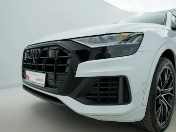 AUDI Q8 55 TFSI e S-TRO QUA MATRIX HUD B&O LUFT AHK