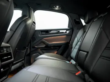 PORSCHE Cayenne Coupe Turbo E-Hybrid   PTS   GT PACKAGE