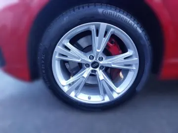 AUDI Q8 quattro  LEDER AHK B&O HUD BLACKSTYLE PANO