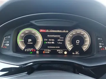 AUDI Q8 quattro  LEDER AHK B&O HUD BLACKSTYLE PANO