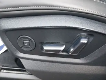 AUDI Q8 quattro  LEDER AHK B&O HUD BLACKSTYLE PANO