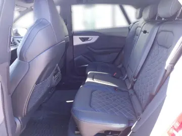 AUDI Q8 quattro  LEDER AHK B&O HUD BLACKSTYLE PANO