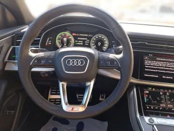 AUDI Q8 quattro  LEDER AHK B&O HUD BLACKSTYLE PANO