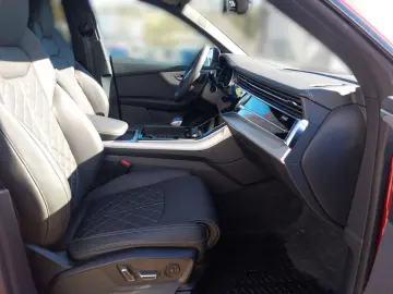 AUDI Q8 quattro  LEDER AHK B&O HUD BLACKSTYLE PANO