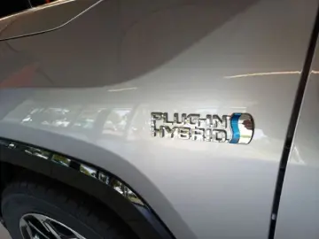 TOYOTA RAV 4 Plug-in Hybrid 4x4 Style   Navigation Lede