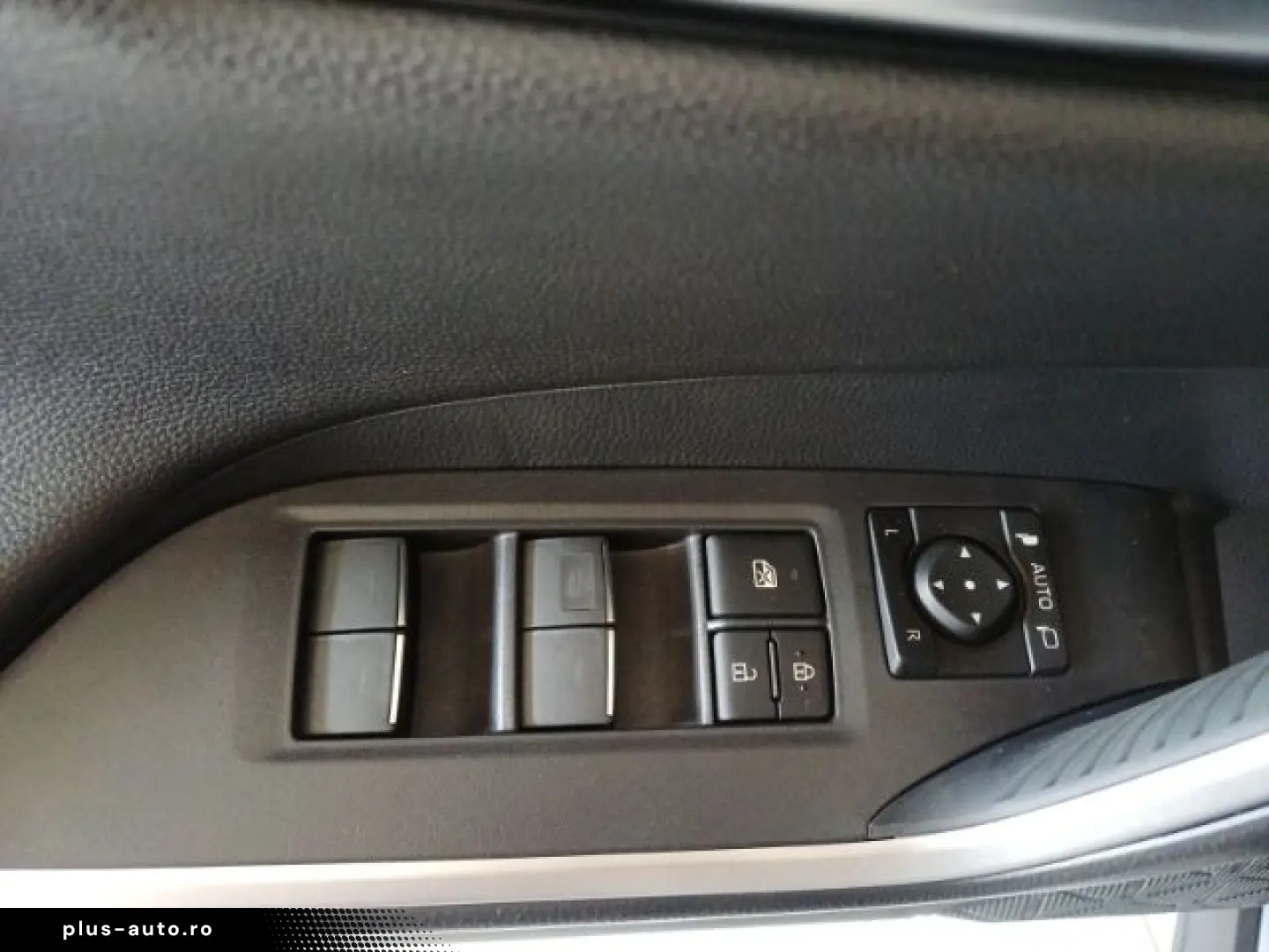 TOYOTA RAV 4 Plug-in Hybrid 4x4 Style   Navigation Lede