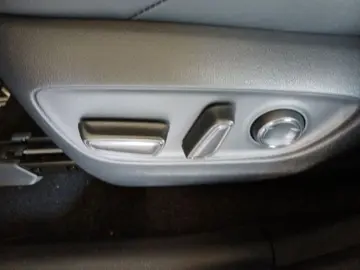 TOYOTA RAV 4 Plug-in Hybrid 4x4 Style   Navigation Lede