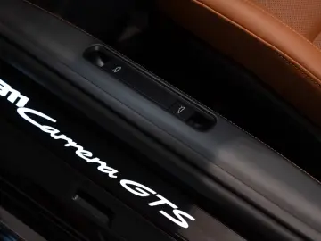 Porsche 992 911 Carrera GTS Cabrio Burmester