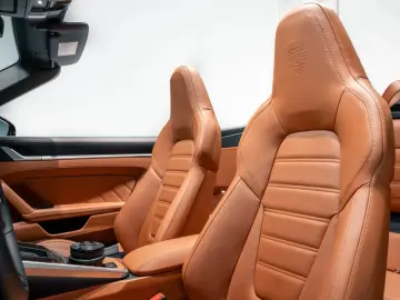 Porsche 992 911 Carrera GTS Cabrio Burmester