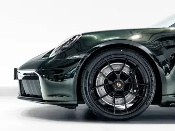 Porsche 992 911 Carrera GTS Cabrio Burmester