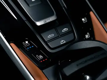 Porsche 992 911 Carrera GTS Cabrio Burmester