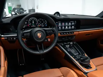 Porsche 992 911 Carrera GTS Cabrio Burmester