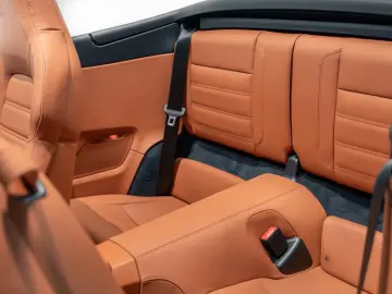 Porsche 992 911 Carrera GTS Cabrio Burmester