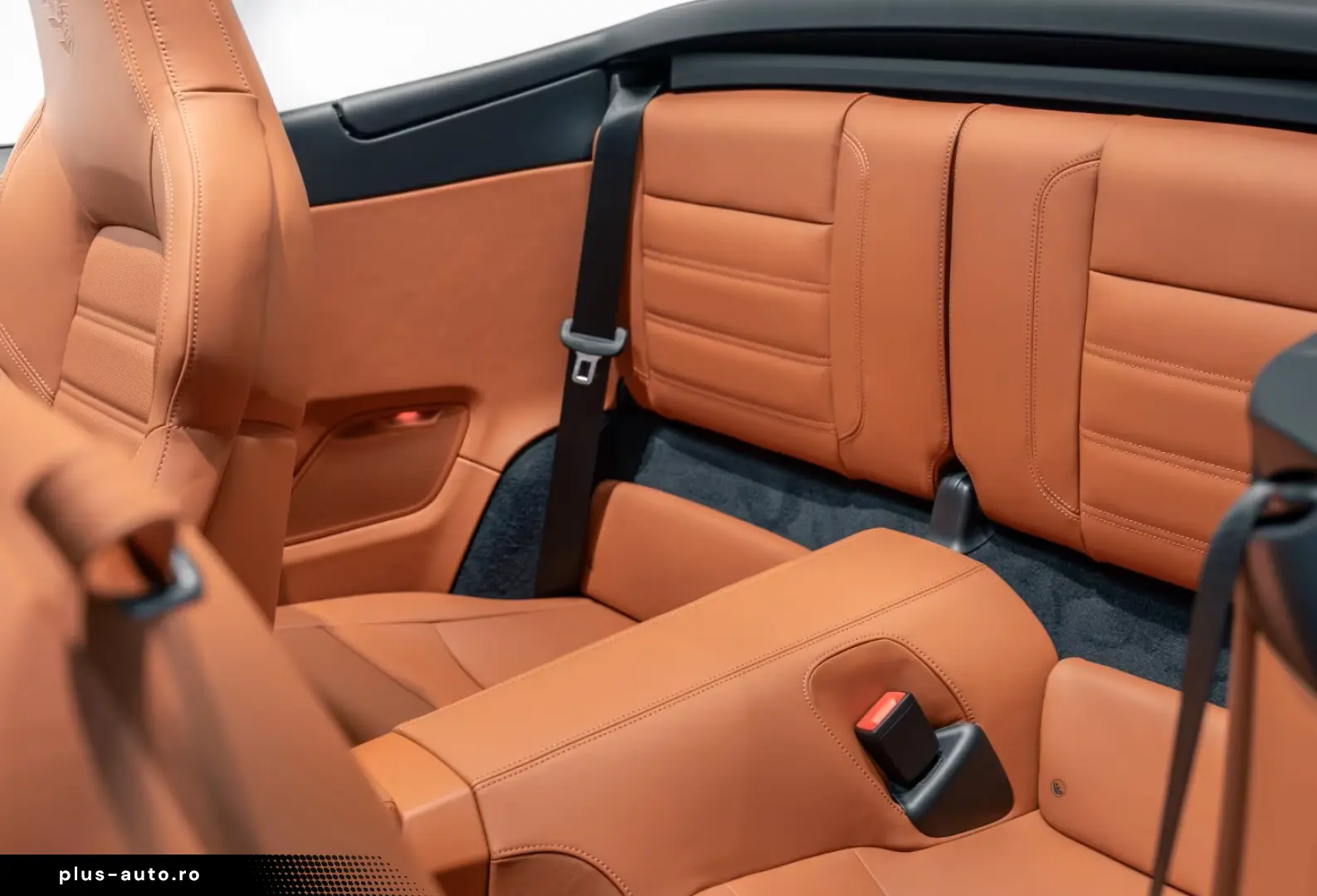 Porsche 992 911 Carrera GTS Cabrio Burmester