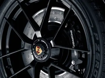 Porsche 992 911 Carrera GTS Cabrio Burmester