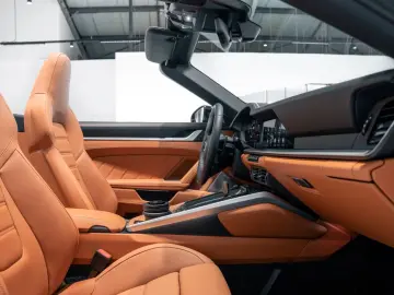 Porsche 992 911 Carrera GTS Cabrio Burmester