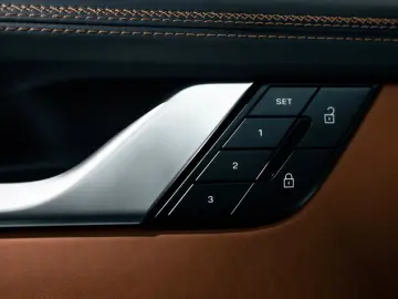 Porsche 992 911 Carrera GTS Cabrio Burmester