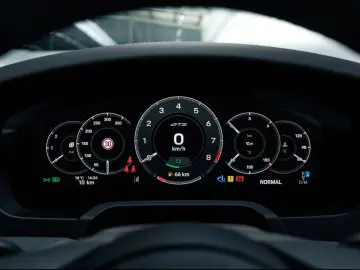 Porsche 992 911 Carrera GTS Cabrio Burmester