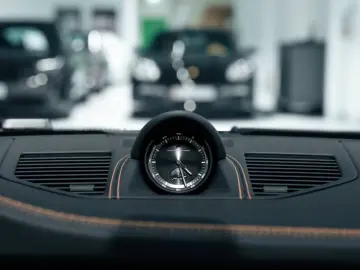 Porsche 992 911 Carrera GTS Cabrio Burmester