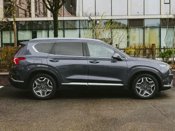 Hyundai Santfe Plug-in Hybrid Luxury