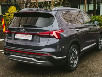 Hyundai Santfe Plug-in Hybrid Luxury