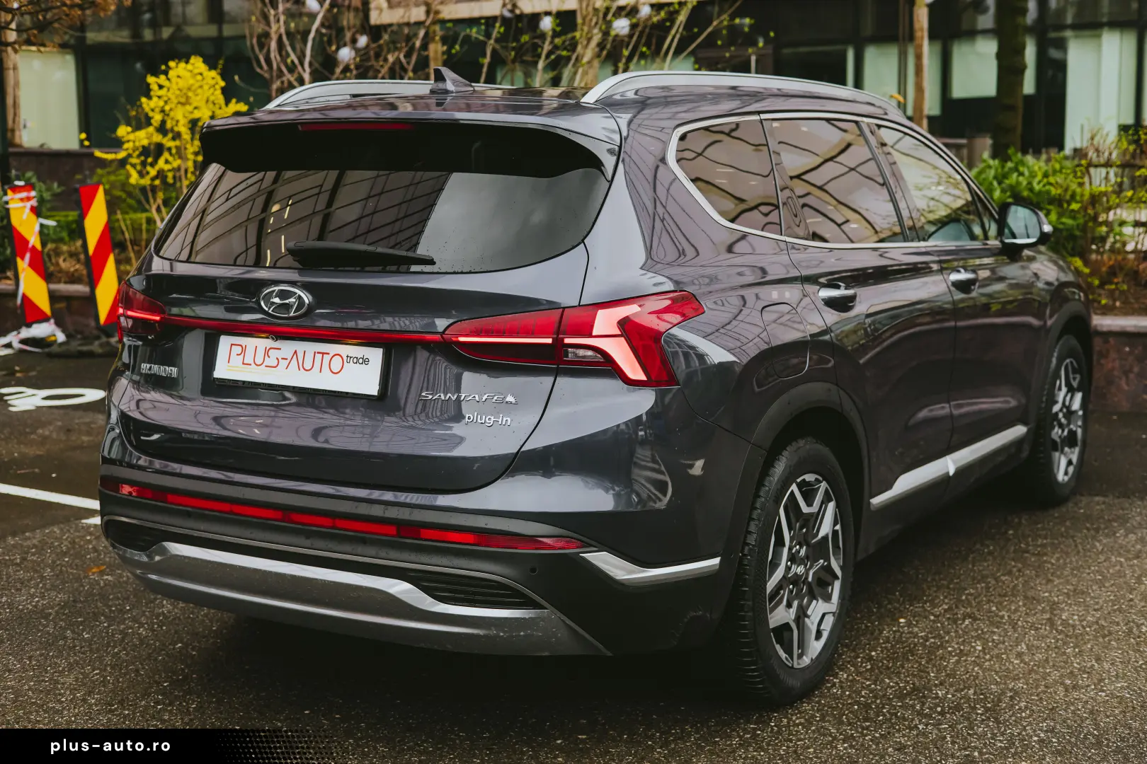 Hyundai Santfe Plug-in Hybrid Luxury