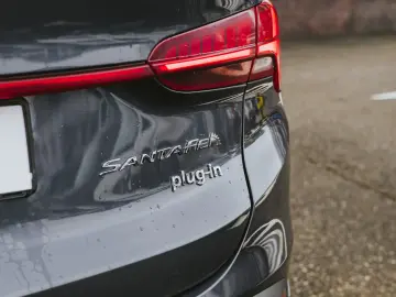 Hyundai Santfe Plug-in Hybrid Luxury